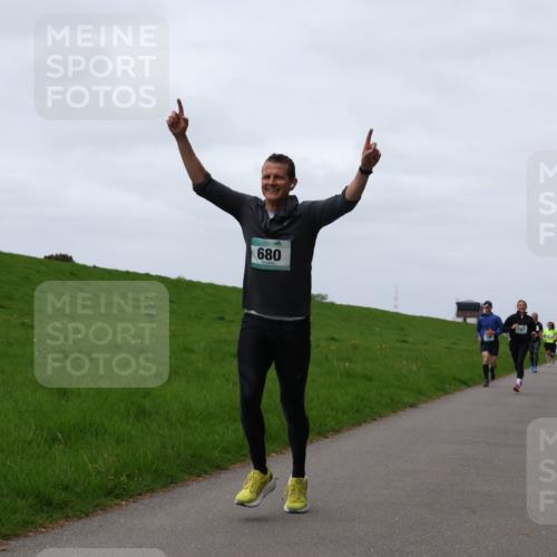 04.05.2025 - 8. Wedeler Halbmarathon Yannick Fuchs http://msf.ph/oto/7823753 04.05.2025 11:30:47 Laufen 680, 157 meine-sportfotos.de