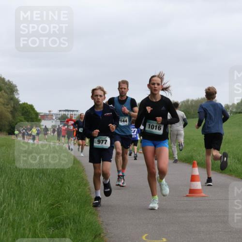 04.05.2025 - 8. Wedeler Halbmarathon Yannick Fuchs http://msf.ph/oto/7823764 04.05.2025 11:11:25 Laufen 977, 144, 27, 1016 meine-sportfotos.de