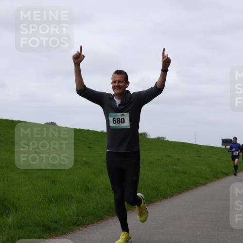 04.05.2025 - 8. Wedeler Halbmarathon Yannick Fuchs http://msf.ph/oto/7823767 04.05.2025 11:30:47 Laufen 680, 157 meine-sportfotos.de