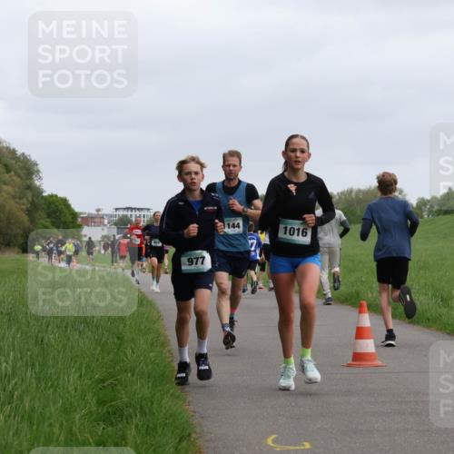 04.05.2025 - 8. Wedeler Halbmarathon Yannick Fuchs http://msf.ph/oto/7823770 04.05.2025 11:11:25 Laufen 977, 144, 1016 meine-sportfotos.de