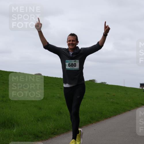 04.05.2025 - 8. Wedeler Halbmarathon Yannick Fuchs http://msf.ph/oto/7823773 04.05.2025 11:30:47 Laufen 680, 157 meine-sportfotos.de