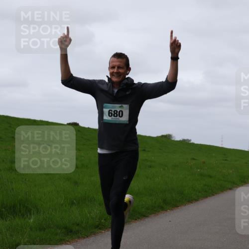 04.05.2025 - 8. Wedeler Halbmarathon Yannick Fuchs http://msf.ph/oto/7823780 04.05.2025 11:30:47 Laufen 680, 157 meine-sportfotos.de