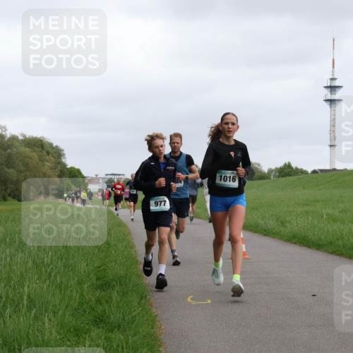 04.05.2025 - 8. Wedeler Halbmarathon Yannick Fuchs http://msf.ph/oto/7823801 04.05.2025 11:11:26 Laufen 977, 1016 meine-sportfotos.de
