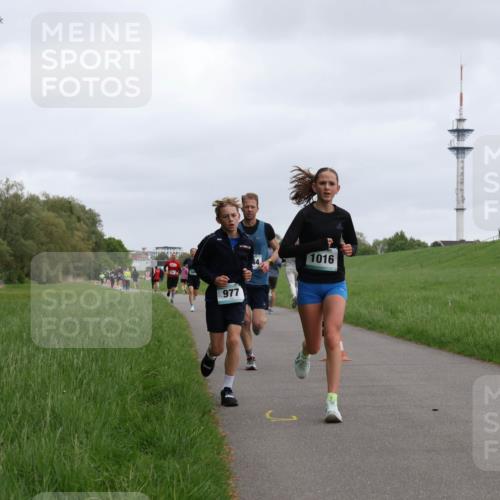 04.05.2025 - 8. Wedeler Halbmarathon Yannick Fuchs http://msf.ph/oto/7823808 04.05.2025 11:11:26 Laufen 977, 1016 meine-sportfotos.de
