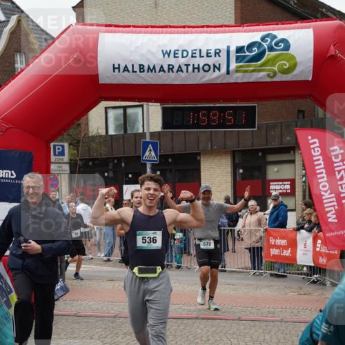 04.05.2025 - 8. Wedeler Halbmarathon Felixshl http://msf.ph/oto/7823811 04.05.2025 11:59:49 Ziel 90, 126, 536, 566, 572, 573 meine-sportfotos.de