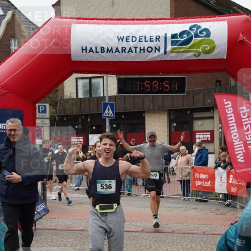 04.05.2025 - 8. Wedeler Halbmarathon Felixshl http://msf.ph/oto/7823823 04.05.2025 11:59:49 Ziel 90, 126, 536, 566, 572, 573 meine-sportfotos.de