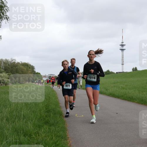 04.05.2025 - 8. Wedeler Halbmarathon Yannick Fuchs http://msf.ph/oto/7823841 04.05.2025 11:11:26 Laufen 977, 1016 meine-sportfotos.de