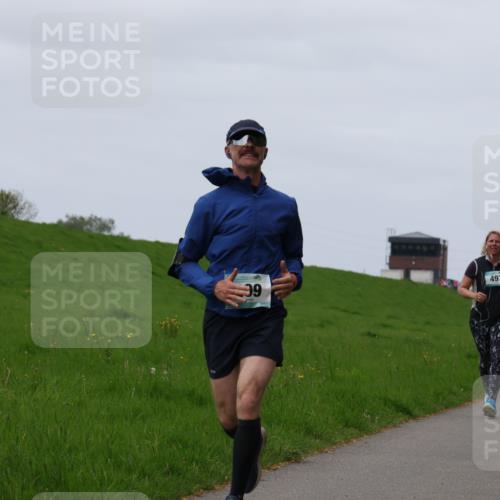 04.05.2025 - 8. Wedeler Halbmarathon Yannick Fuchs http://msf.ph/oto/7823886 04.05.2025 11:30:52 Laufen 497, 39, 501 meine-sportfotos.de
