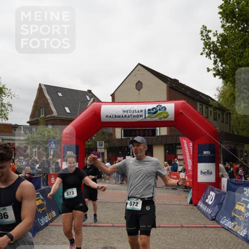 04.05.2025 - 8. Wedeler Halbmarathon Felixshl http://msf.ph/oto/7823899 04.05.2025 11:59:53 Ziel 90, 151, 536, 566, 572, 573 meine-sportfotos.de