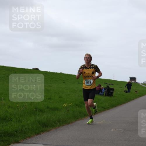 04.05.2025 - 8. Wedeler Halbmarathon Yannick Fuchs http://msf.ph/oto/7823952 04.05.2025 11:11:32 Laufen 578 meine-sportfotos.de