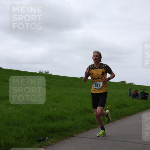 04.05.2025 - 8. Wedeler Halbmarathon Yannick Fuchs http://msf.ph/oto/7824001 04.05.2025 11:11:32 Laufen 578 meine-sportfotos.de
