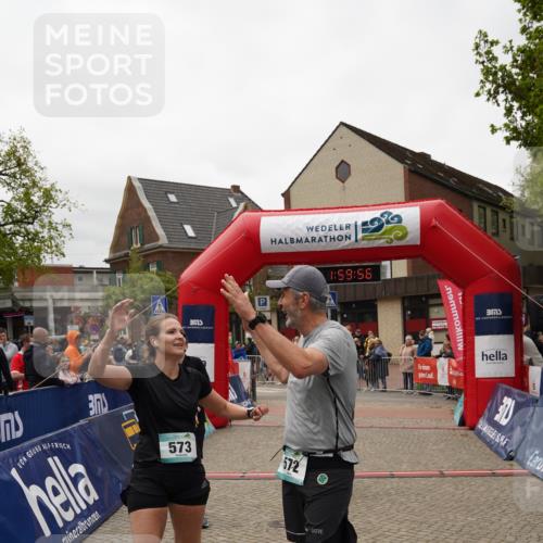 04.05.2025 - 8. Wedeler Halbmarathon Felixshl http://msf.ph/oto/7824009 04.05.2025 11:59:54 Ziel 90, 151, 566, 572, 573 meine-sportfotos.de