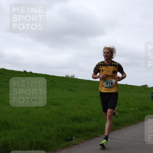 04.05.2025 - 8. Wedeler Halbmarathon Yannick Fuchs http://msf.ph/oto/7824017 04.05.2025 11:11:33 Laufen 578 meine-sportfotos.de