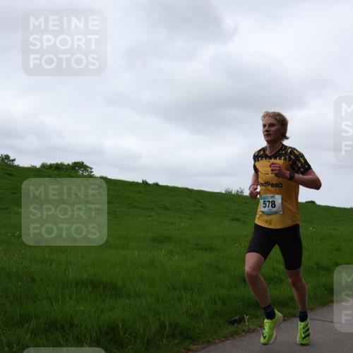 04.05.2025 - 8. Wedeler Halbmarathon Yannick Fuchs http://msf.ph/oto/7824029 04.05.2025 11:11:33 Laufen 578 meine-sportfotos.de