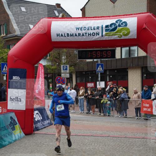 04.05.2025 - 8. Wedeler Halbmarathon Felixshl http://msf.ph/oto/7824065 04.05.2025 11:59:57 Ziel 90, 151, 530, 566 meine-sportfotos.de