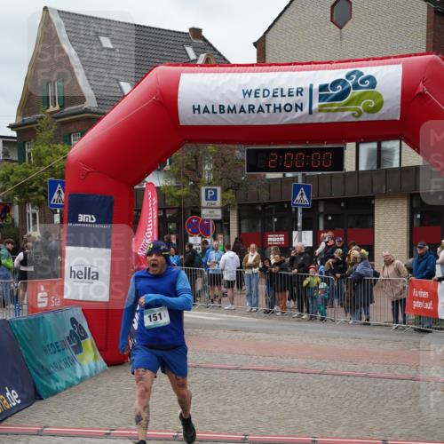 04.05.2025 - 8. Wedeler Halbmarathon Felixshl http://msf.ph/oto/7824101 04.05.2025 11:59:58 Ziel 151, 418, 529, 530, 566 meine-sportfotos.de
