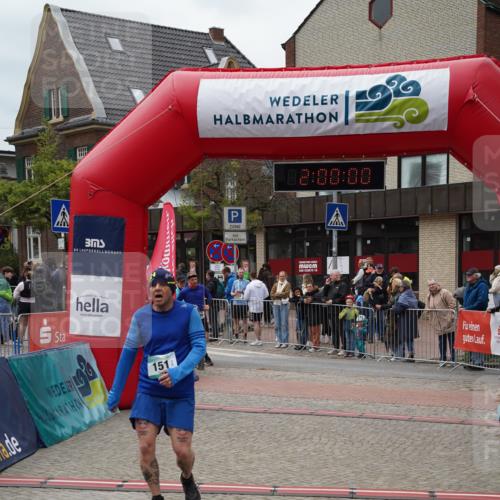 04.05.2025 - 8. Wedeler Halbmarathon Felixshl http://msf.ph/oto/7824110 04.05.2025 11:59:58 Ziel 151, 418, 529, 530, 566 meine-sportfotos.de