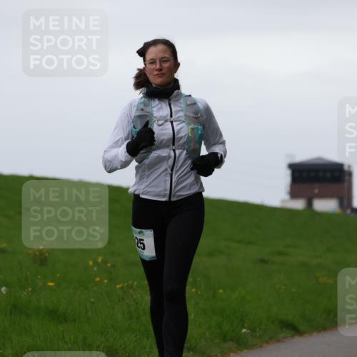 04.05.2025 - 8. Wedeler Halbmarathon Yannick Fuchs http://msf.ph/oto/7824250 04.05.2025 12:22:03 Laufen 25 meine-sportfotos.de