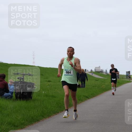 04.05.2025 - 8. Wedeler Halbmarathon Yannick Fuchs http://msf.ph/oto/7824310 04.05.2025 11:11:41 Laufen 984 meine-sportfotos.de
