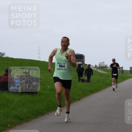 04.05.2025 - 8. Wedeler Halbmarathon Yannick Fuchs http://msf.ph/oto/7824317 04.05.2025 11:11:41 Laufen 984 meine-sportfotos.de