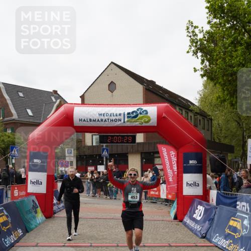 04.05.2025 - 8. Wedeler Halbmarathon Felixshl http://msf.ph/oto/7824338 04.05.2025 12:00:27 Ziel 453, 518, 543, 560 meine-sportfotos.de