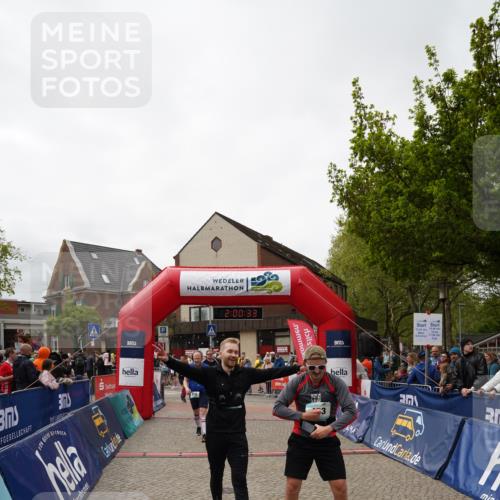 04.05.2025 - 8. Wedeler Halbmarathon Felixshl http://msf.ph/oto/7824421 04.05.2025 12:00:31 Ziel 114, 453, 518, 560, 821 meine-sportfotos.de