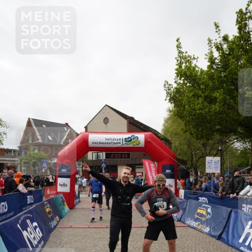 04.05.2025 - 8. Wedeler Halbmarathon Felixshl http://msf.ph/oto/7824438 04.05.2025 12:00:31 Ziel 114, 453, 518, 560, 821 meine-sportfotos.de
