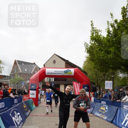 04.05.2025 - 8. Wedeler Halbmarathon Felixshl http://msf.ph/oto/7824446 04.05.2025 12:00:31 Ziel 114, 453, 518, 560, 821 meine-sportfotos.de