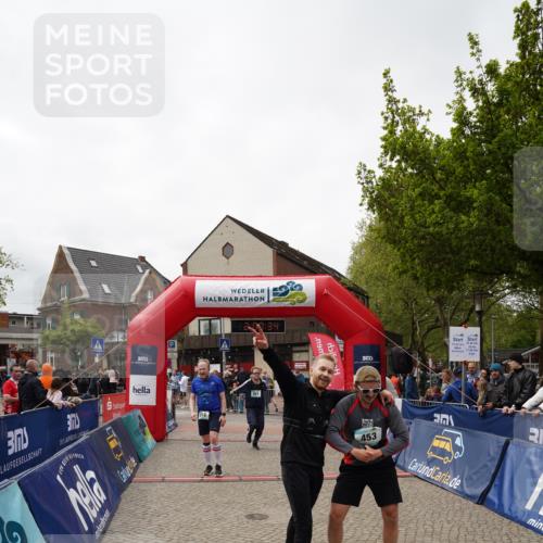 04.05.2025 - 8. Wedeler Halbmarathon Felixshl http://msf.ph/oto/7824467 04.05.2025 12:00:32 Ziel 114, 453, 518, 560, 821 meine-sportfotos.de