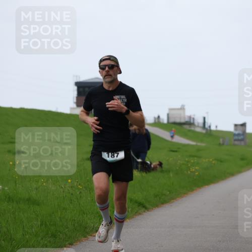 04.05.2025 - 8. Wedeler Halbmarathon Yannick Fuchs http://msf.ph/oto/7824488 04.05.2025 11:11:46 Laufen 187 meine-sportfotos.de