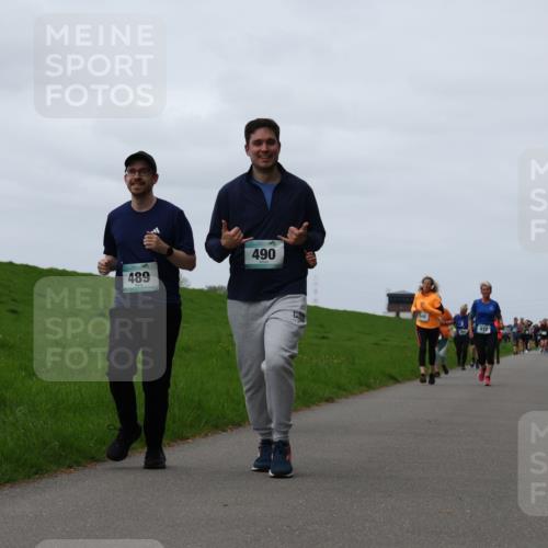 04.05.2025 - 8. Wedeler Halbmarathon Yannick Fuchs http://msf.ph/oto/7824532 04.05.2025 11:31:42 Laufen 489, 490 meine-sportfotos.de