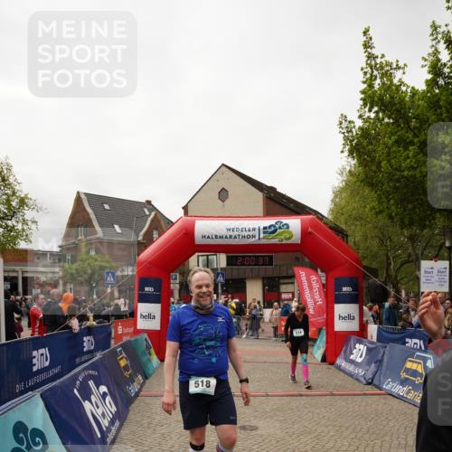 04.05.2025 - 8. Wedeler Halbmarathon Felixshl http://msf.ph/oto/7824534 04.05.2025 12:00:35 Ziel 38, 114, 410, 518, 821 meine-sportfotos.de
