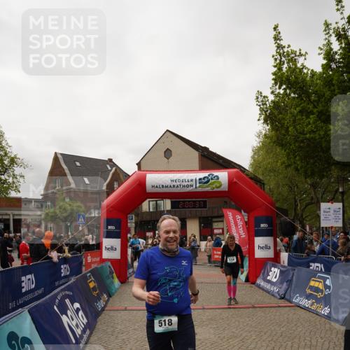 04.05.2025 - 8. Wedeler Halbmarathon Felixshl http://msf.ph/oto/7824554 04.05.2025 12:00:35 Ziel 38, 114, 410, 518, 821 meine-sportfotos.de