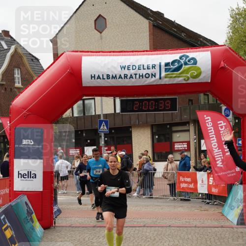 04.05.2025 - 8. Wedeler Halbmarathon Felixshl http://msf.ph/oto/7824562 04.05.2025 12:00:37 Ziel 38, 114, 241, 410, 821 meine-sportfotos.de