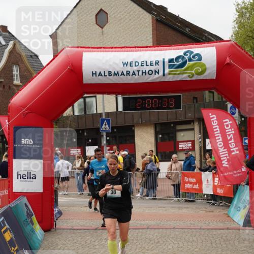 04.05.2025 - 8. Wedeler Halbmarathon Felixshl http://msf.ph/oto/7824573 04.05.2025 12:00:37 Ziel 38, 114, 241, 410, 821 meine-sportfotos.de