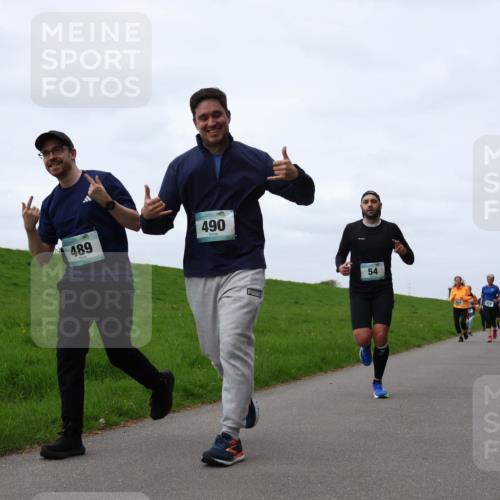 04.05.2025 - 8. Wedeler Halbmarathon Yannick Fuchs http://msf.ph/oto/7824600 04.05.2025 11:31:44 Laufen 489, 490, 54 meine-sportfotos.de
