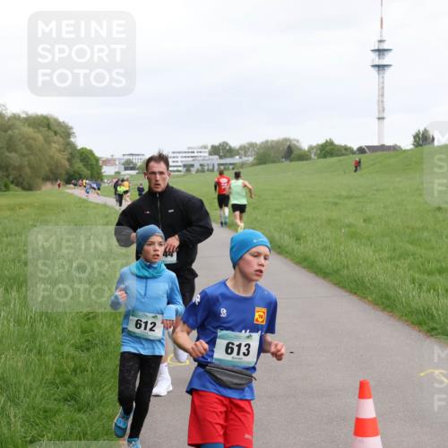04.05.2025 - 8. Wedeler Halbmarathon Yannick Fuchs http://msf.ph/oto/7824616 04.05.2025 11:11:51 Laufen 612, 613 meine-sportfotos.de