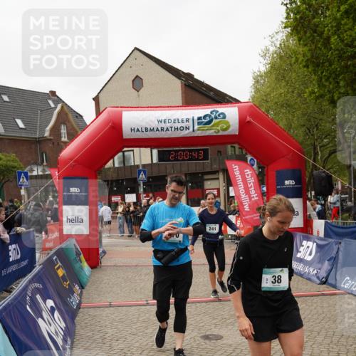 04.05.2025 - 8. Wedeler Halbmarathon Felixshl http://msf.ph/oto/7824625 04.05.2025 12:00:41 Ziel 38, 241, 410 meine-sportfotos.de