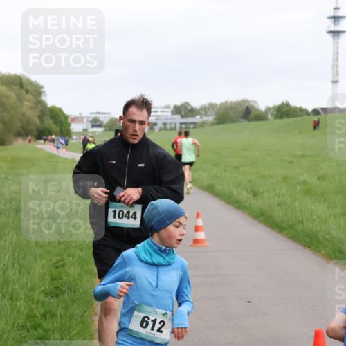 04.05.2025 - 8. Wedeler Halbmarathon Yannick Fuchs http://msf.ph/oto/7824631 04.05.2025 11:11:51 Laufen 1044, 612 meine-sportfotos.de
