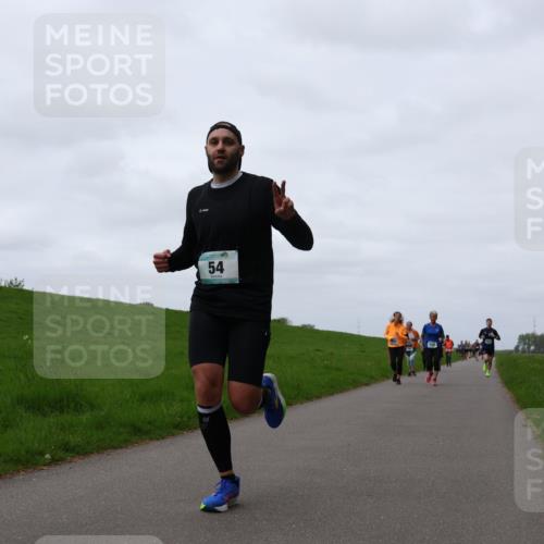04.05.2025 - 8. Wedeler Halbmarathon Yannick Fuchs http://msf.ph/oto/7824632 04.05.2025 11:31:45 Laufen 54 meine-sportfotos.de