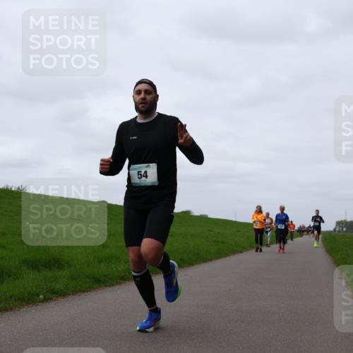 04.05.2025 - 8. Wedeler Halbmarathon Yannick Fuchs http://msf.ph/oto/7824637 04.05.2025 11:31:45 Laufen 54 meine-sportfotos.de