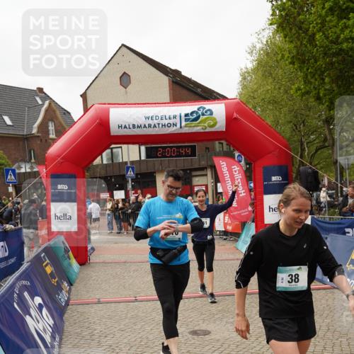 04.05.2025 - 8. Wedeler Halbmarathon Felixshl http://msf.ph/oto/7824645 04.05.2025 12:00:41 Ziel 38, 241, 410 meine-sportfotos.de