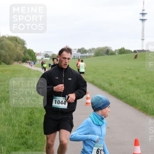 04.05.2025 - 8. Wedeler Halbmarathon Yannick Fuchs http://msf.ph/oto/7824649 04.05.2025 11:11:52 Laufen 1044, 611 meine-sportfotos.de