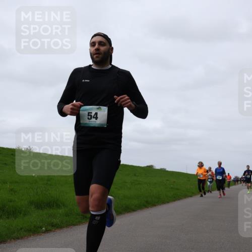 04.05.2025 - 8. Wedeler Halbmarathon Yannick Fuchs http://msf.ph/oto/7824650 04.05.2025 11:31:45 Laufen 54 meine-sportfotos.de