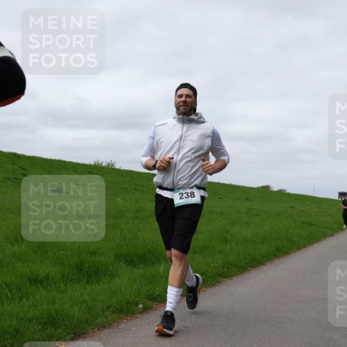 04.05.2025 - 8. Wedeler Halbmarathon Yannick Fuchs http://msf.ph/oto/7824654 04.05.2025 11:53:49 Laufen 238 meine-sportfotos.de