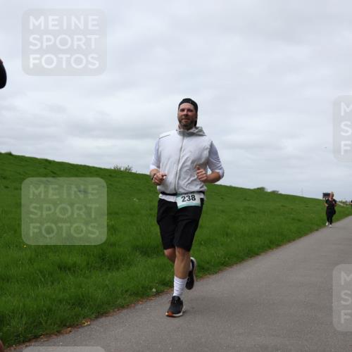 04.05.2025 - 8. Wedeler Halbmarathon Yannick Fuchs http://msf.ph/oto/7824658 04.05.2025 11:53:49 Laufen 238 meine-sportfotos.de