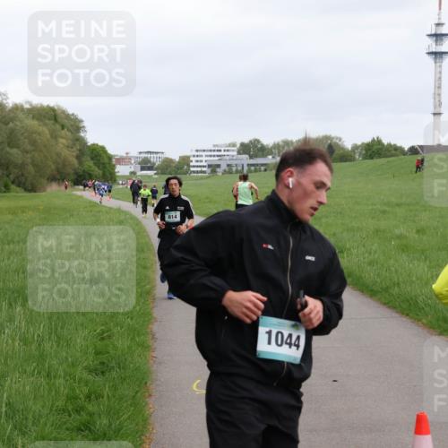 04.05.2025 - 8. Wedeler Halbmarathon Yannick Fuchs http://msf.ph/oto/7824663 04.05.2025 11:11:52 Laufen 8141, 9, 1044 meine-sportfotos.de