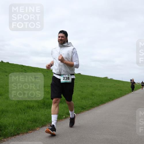 04.05.2025 - 8. Wedeler Halbmarathon Yannick Fuchs http://msf.ph/oto/7824670 04.05.2025 11:53:49 Laufen 89, 238 meine-sportfotos.de