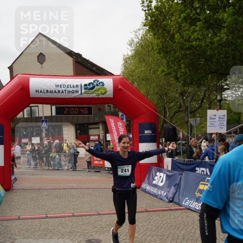 04.05.2025 - 8. Wedeler Halbmarathon Felixshl http://msf.ph/oto/7824674 04.05.2025 12:00:44 Ziel 241, 410 meine-sportfotos.de