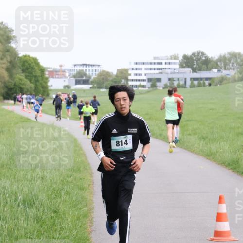 04.05.2025 - 8. Wedeler Halbmarathon Yannick Fuchs http://msf.ph/oto/7824691 04.05.2025 11:11:53 Laufen 814 meine-sportfotos.de